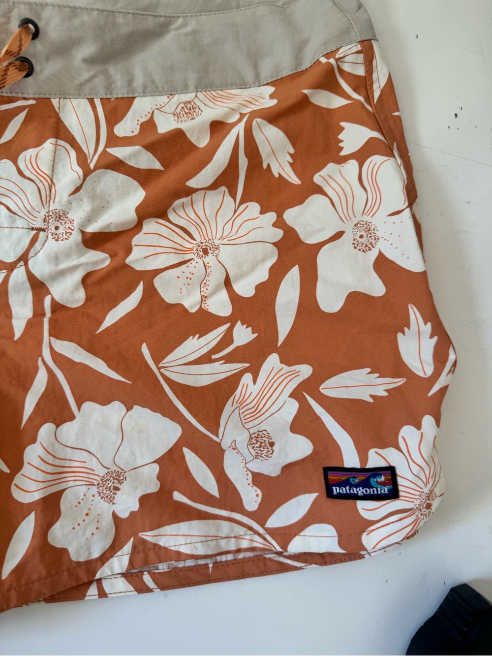 Patagonia Womens Wavefarer Boards Shorts 5" Orange/Peach White Floral Sz 12 - Picture 3 of 11
